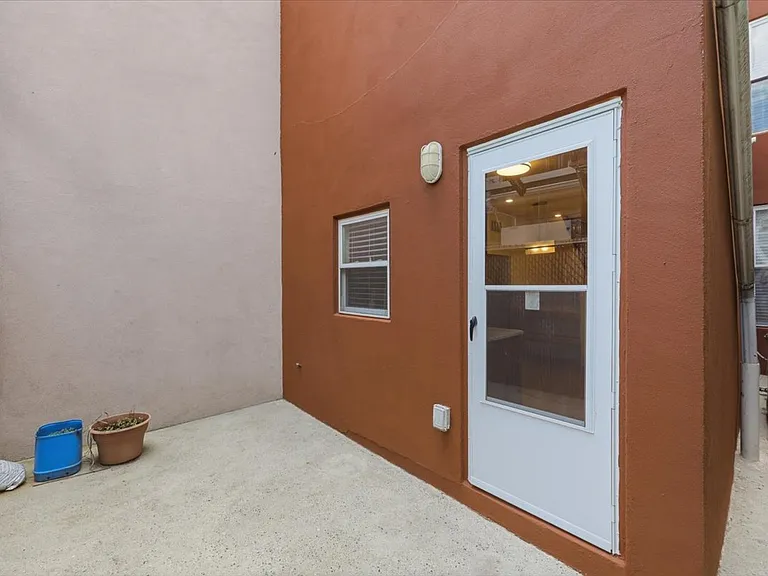2653 S 6th St — Photo 25