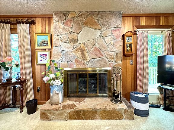 5th image of 222 Terrace Dr