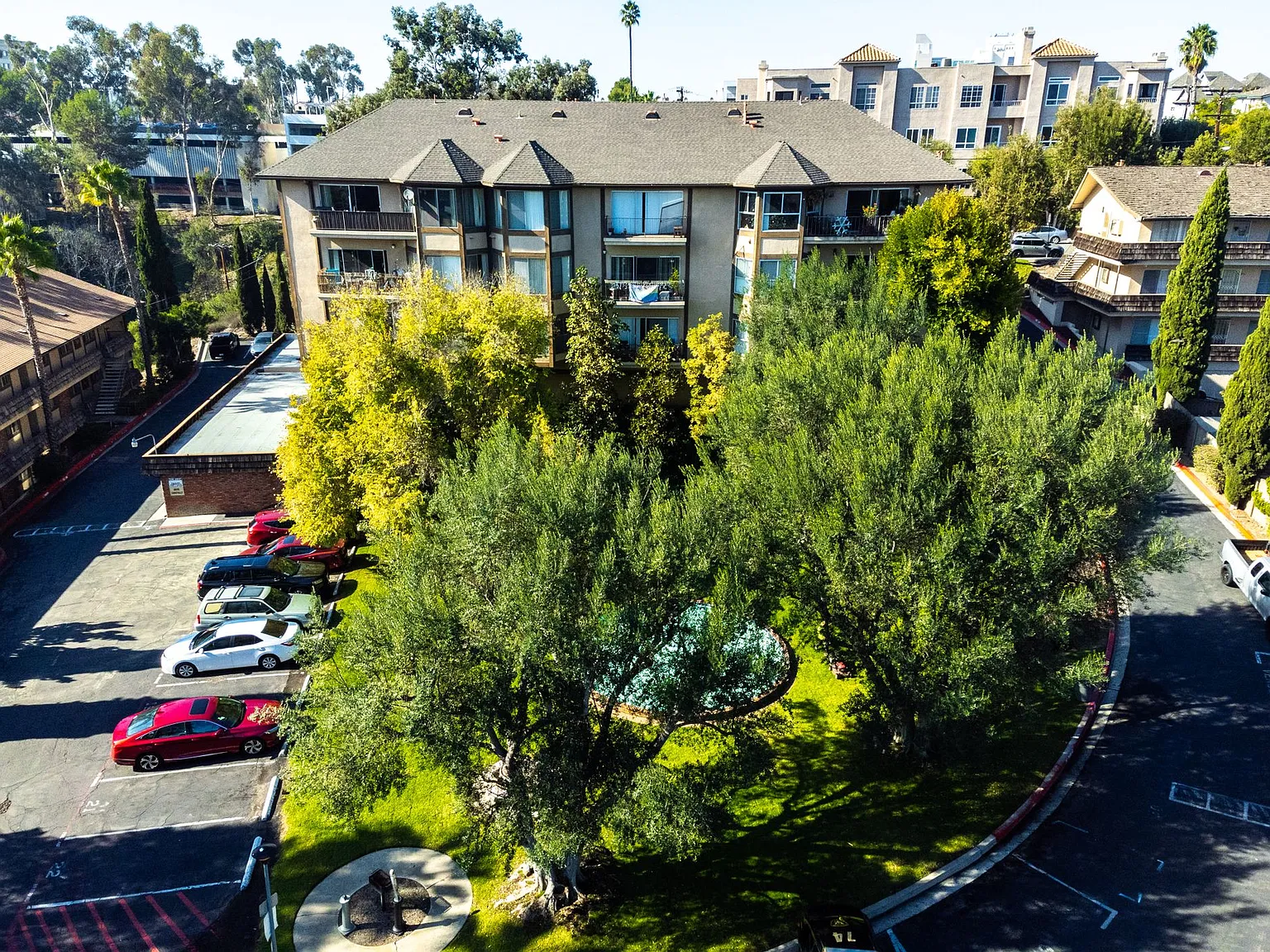 Sleepy Hollow Apartments — Photo 2
