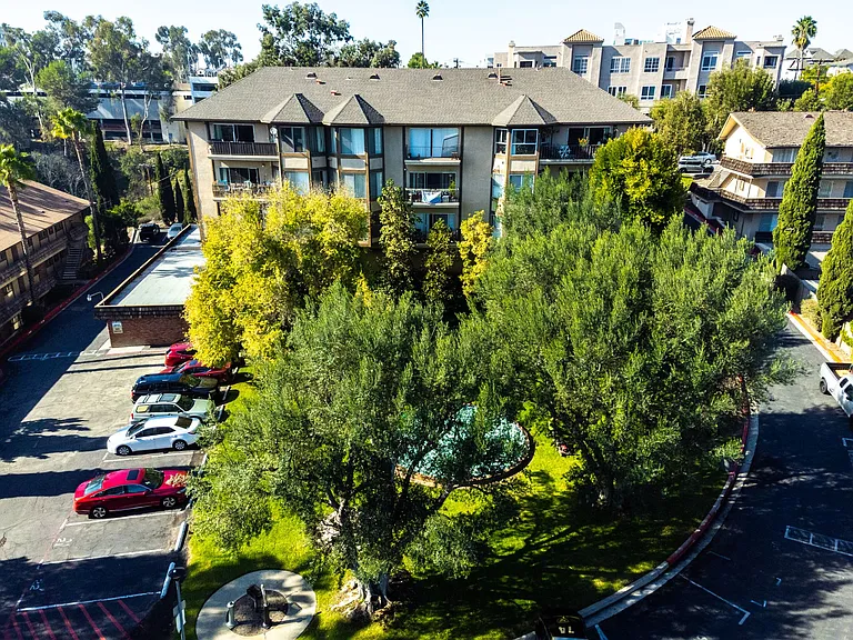 Sleepy Hollow Apartments — Photo 2