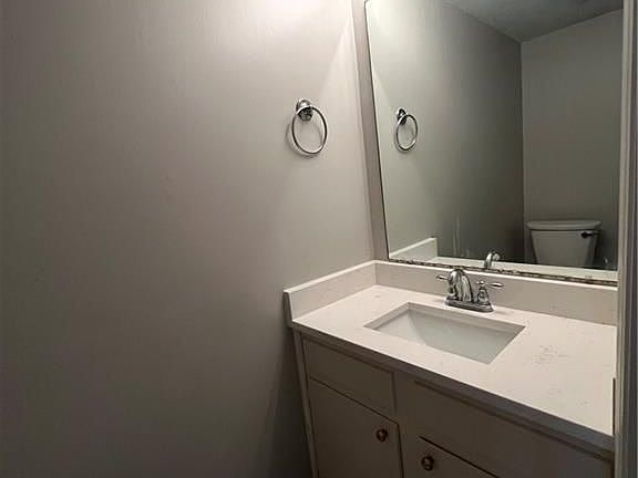 2nd image of 911 Nottingham Dr APT 17
