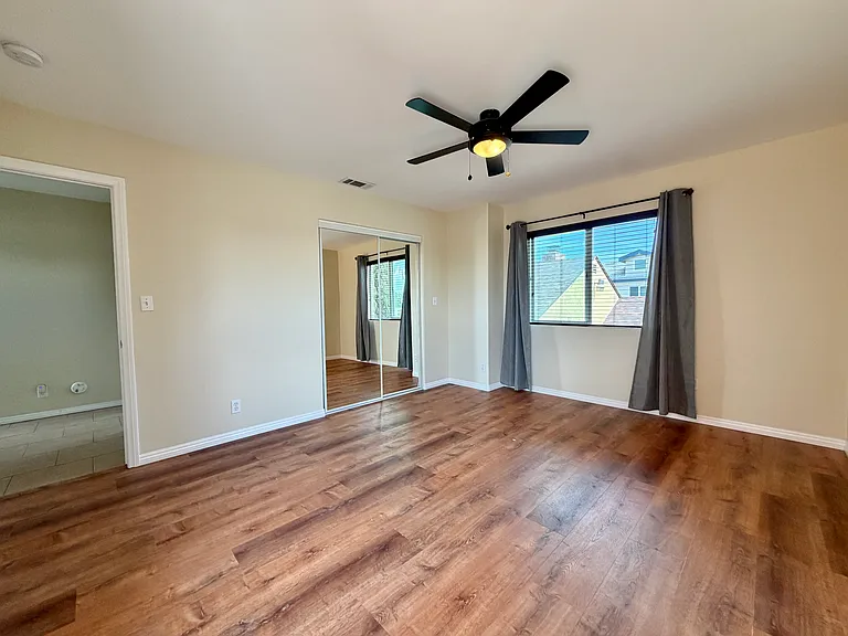 Spacious Master Bedroom (Upstairs)