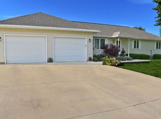 173 Valley View Dr, Seneca, IL 61360