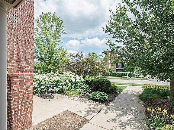 4th image of 5570 Hampshire Ln #170