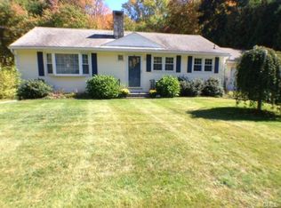 9 Ridgewood Rd, Woodbury, CT 06798
