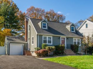 15 Woodcrest Rd, Whippany, NJ 07981