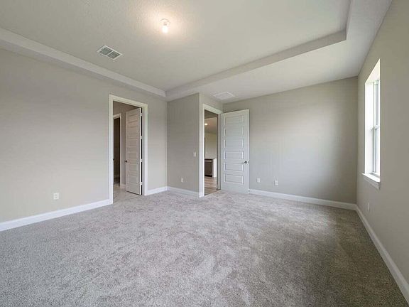 5th image of 6385 Cloverdale Avenue