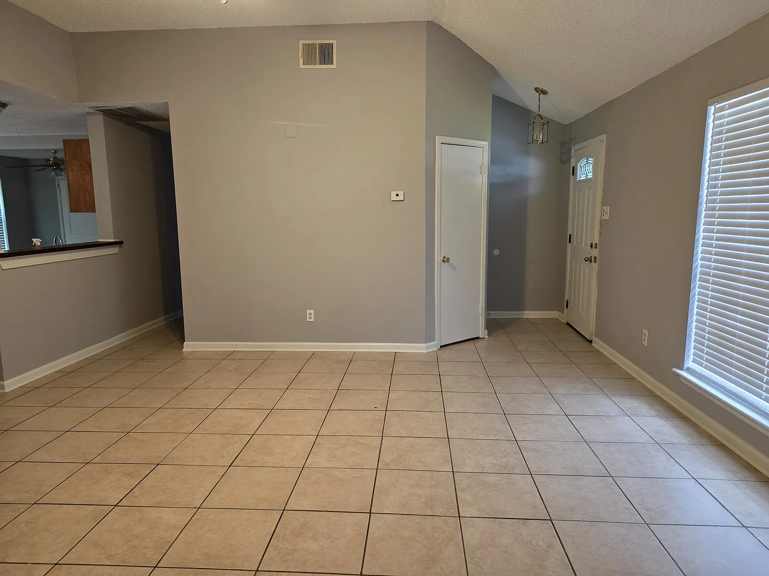 3 bed, 1445 sqft, $1,700 — Photo 3
