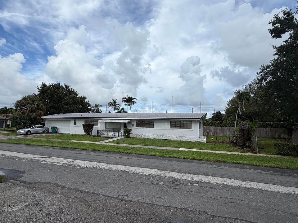 1st image of 717 SW 2ND Terrace