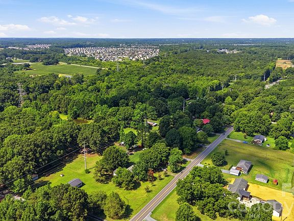 3rd image of 8116 Indian Trail Fairview Rd