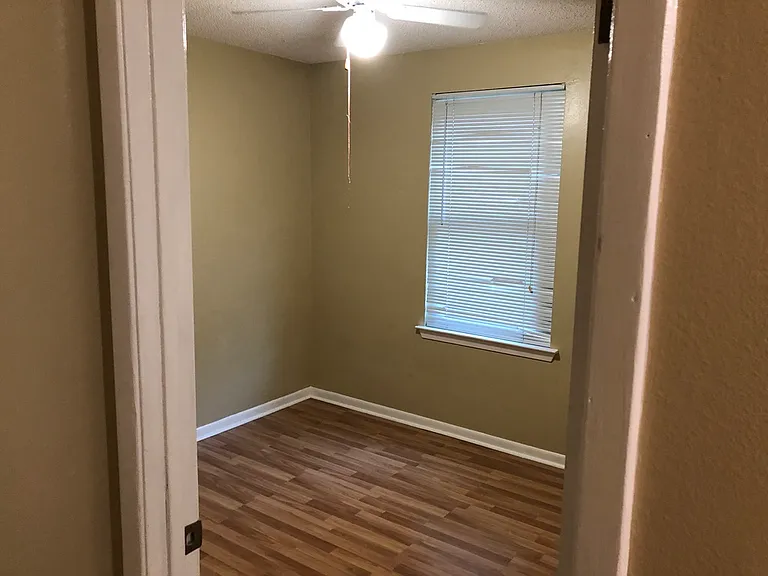 6460 Charleston Ct — Photo 9