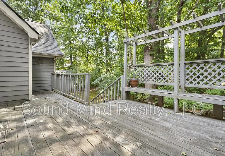 112 Lomond Ln — Photo 32