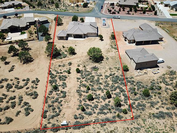 4th image of 1506 N Canyon Trails Dr