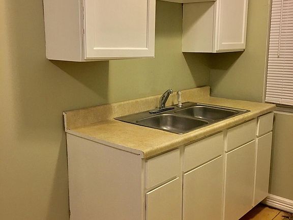 5th image of 3151 Gobel Ave