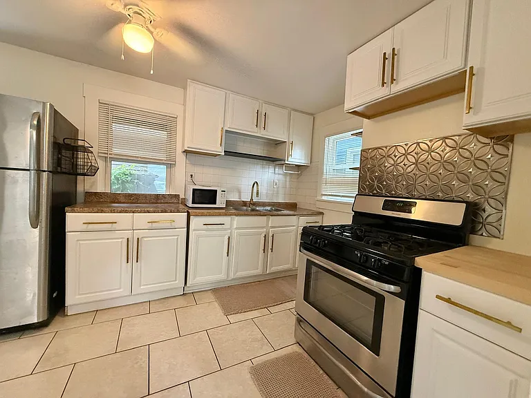 1872 W 44th St #2 — Photo 19
