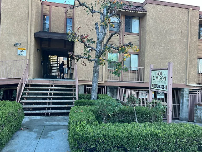 045 - Jackson Apartments — Photo 1