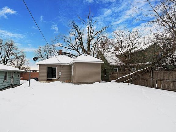 4th image of 1747 Fremont Ave