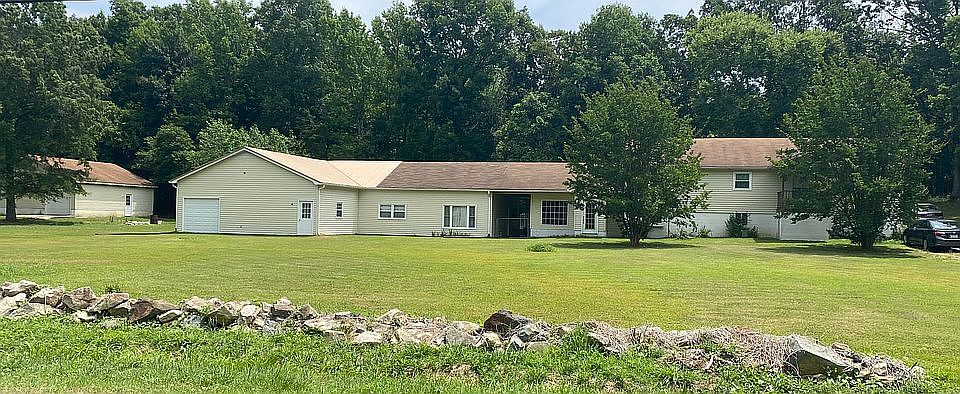 2nd image of 4884 Denise Dr