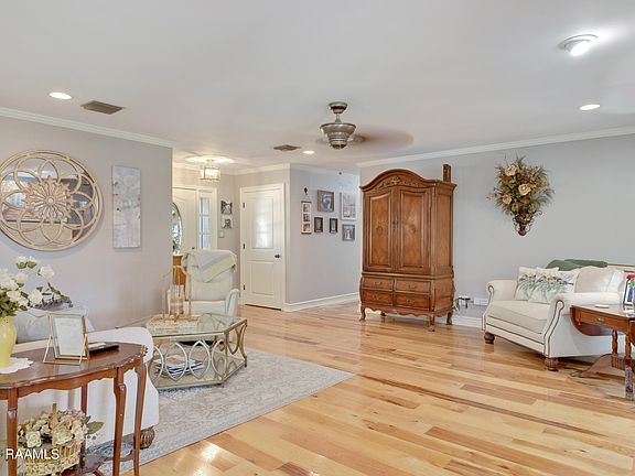 5th image of 123 Brownlee Ave