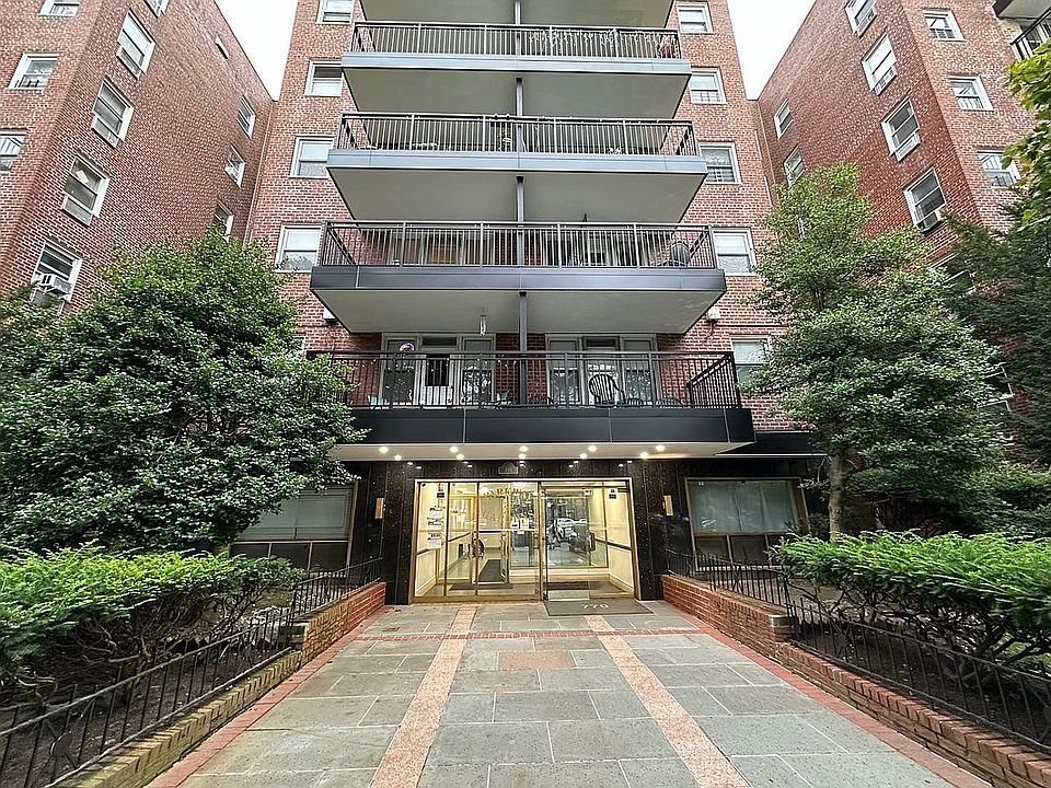 2nd image of 770 Ocean Pkwy APT 4P