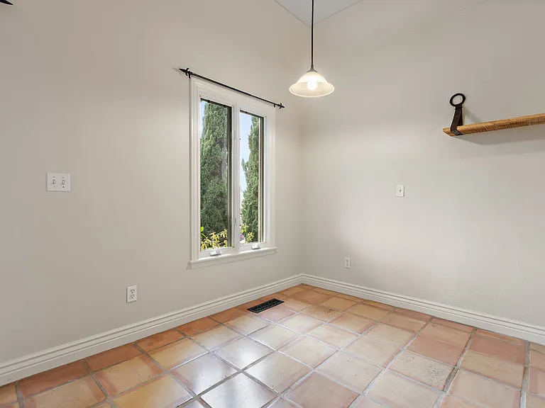 6362 Broadway Ter — Photo 4