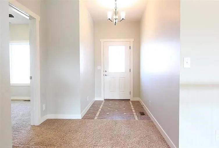 4 bed, 1282 sqft, $2,800 — Photo 2