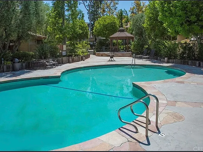 5720 Owensmouth Ave #127 — Photo 25