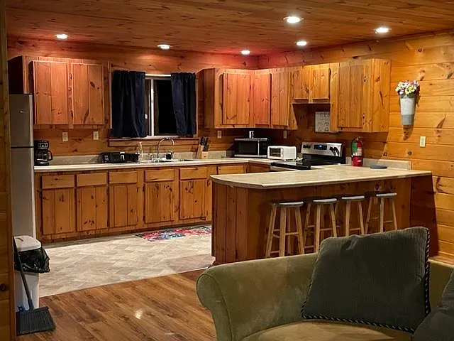 2 bed, 1200 sqft, $975 — Photo 3