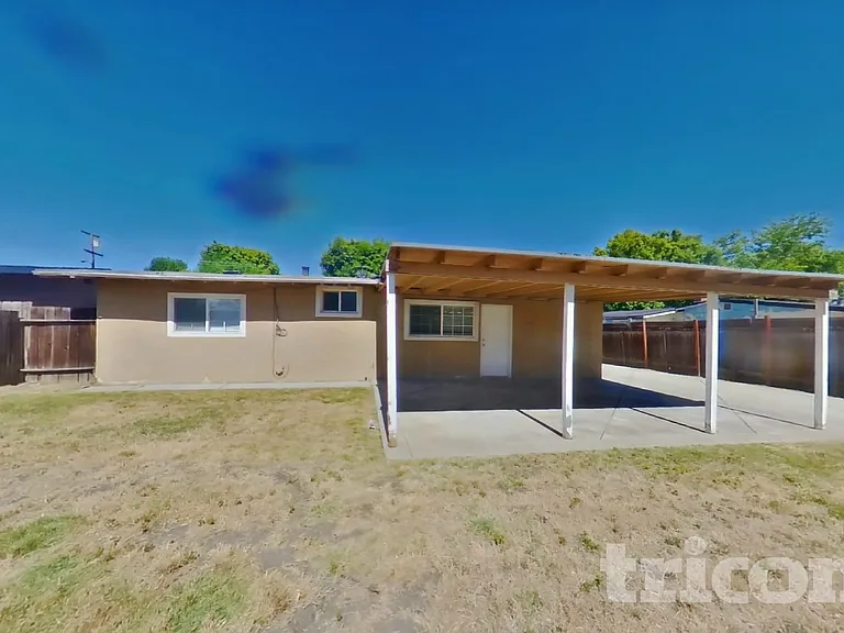 2754 Mayfair Ave — Photo 15