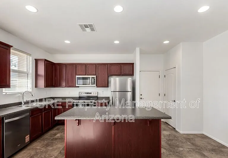 4044 E Oakland St — Photo 6