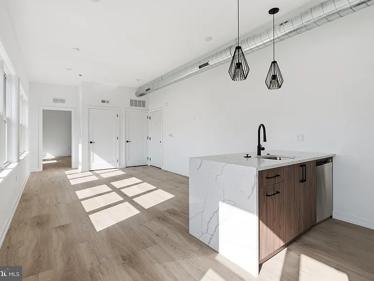 209 New St #6C — Photo 8