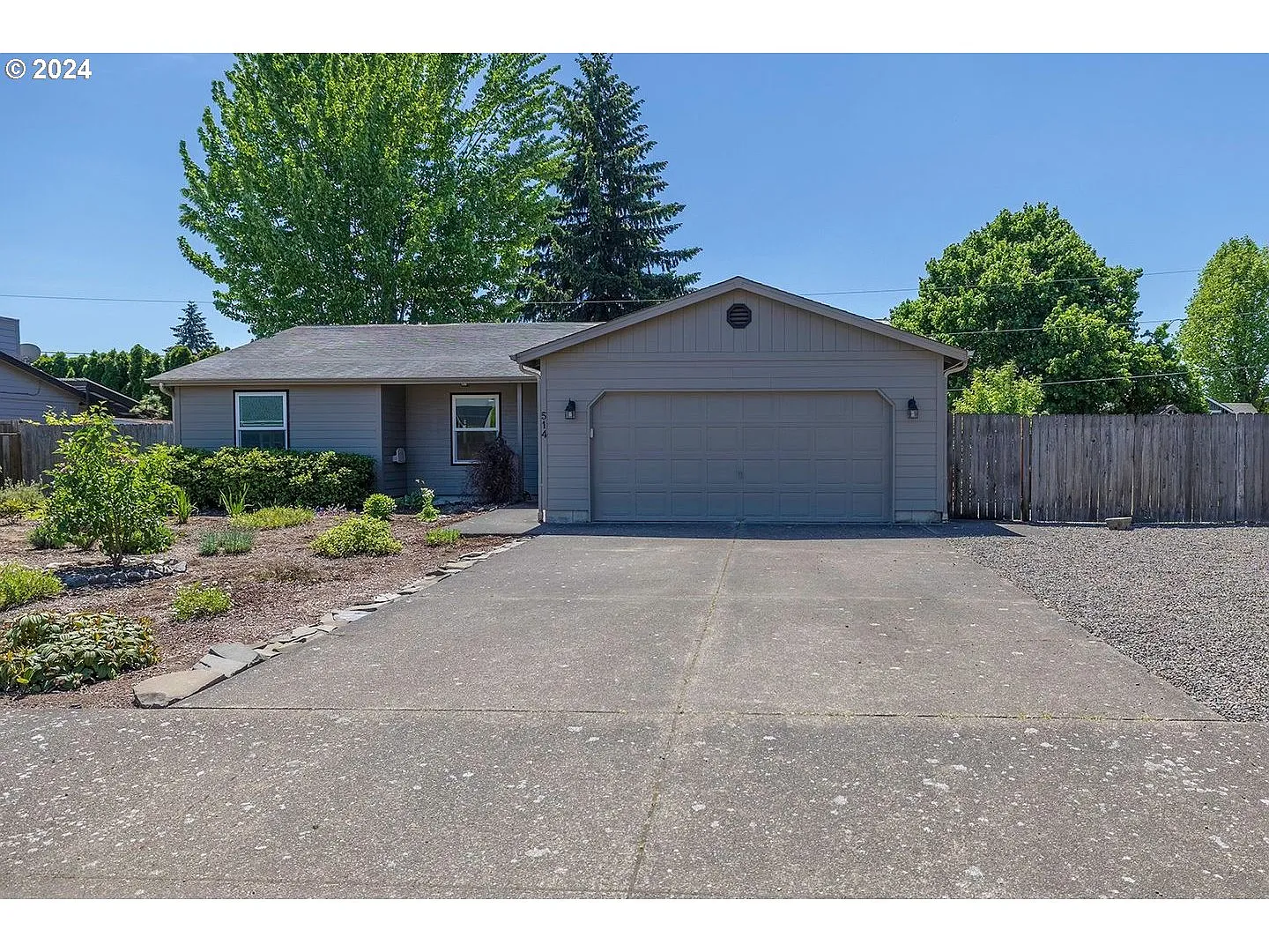 514 Edwards Dr photo 1