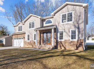 284 Van Saun Dr, River Edge, NJ 07661