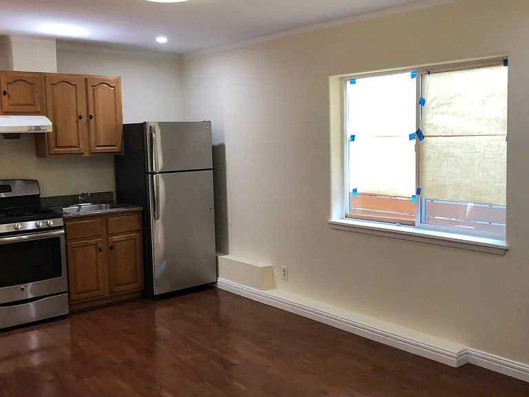 274B Athol Ave — Photo 2