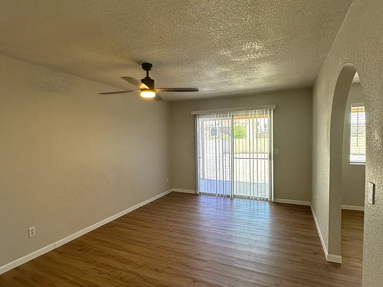 2876 Saratoga Ave — Photo 5