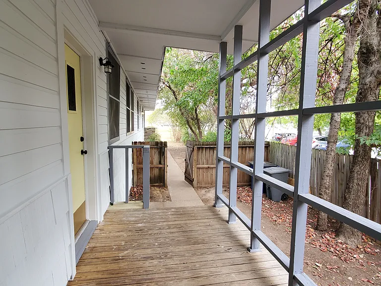 925 E 41st St #B — Photo 9