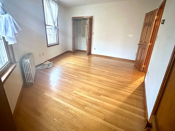Beautiful hardwood floors throughout.
Large bedroom with large closet space
LOTS of natural sunlight 
reduce heating costs