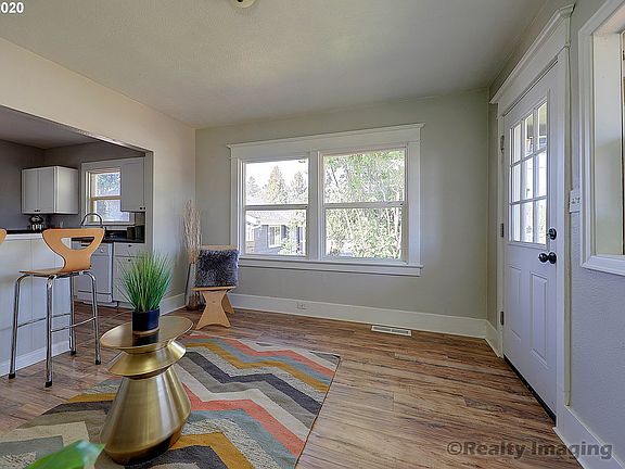 4th image of 645 25th St SE