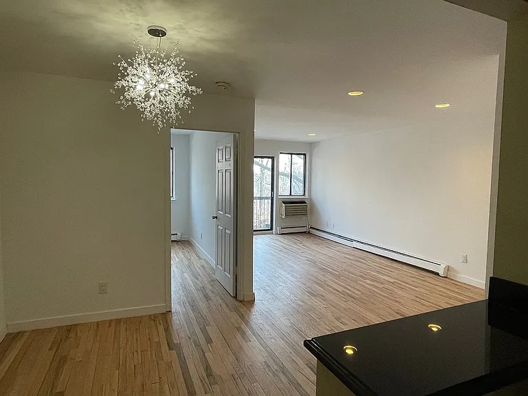 75-34 Grand Centrl Pkwy #3-SR — Photo 1