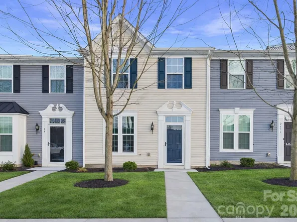 2440 Mariners Cove Ln, Denver, NC 28037