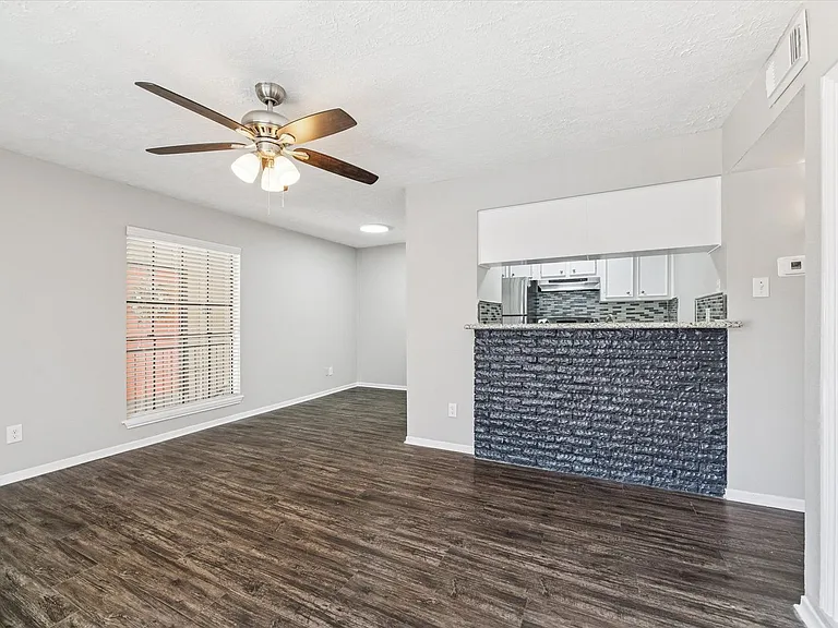 Emerson Street Apartments — Photo 6