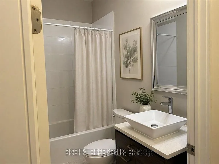 150 Main St W #Penthouse 10 — Photo 7