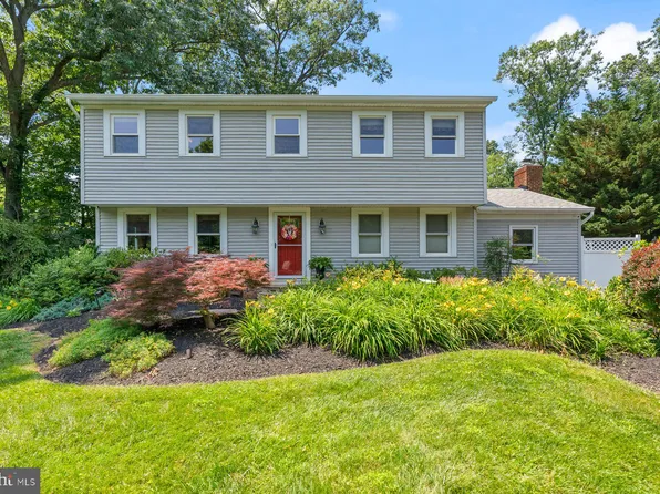6214 Oak Hill Dr, Sykesville, MD 21784