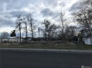 613 S Locust Ln, Moses Lake, WA 98837