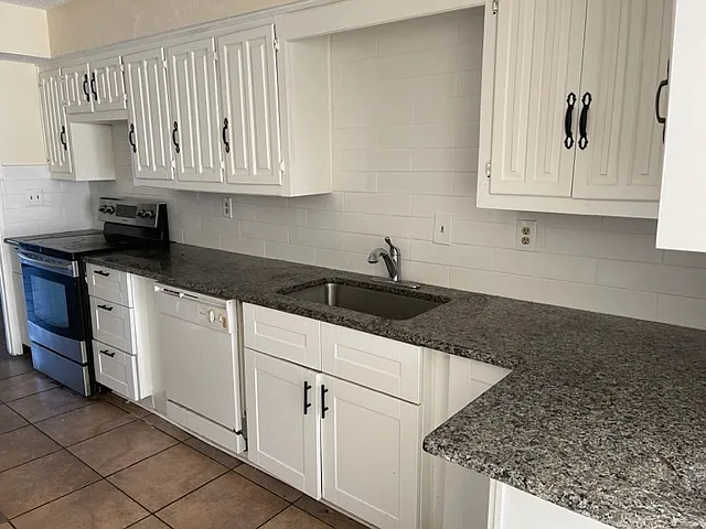 4022 Walnut Park Cir — Photo 13