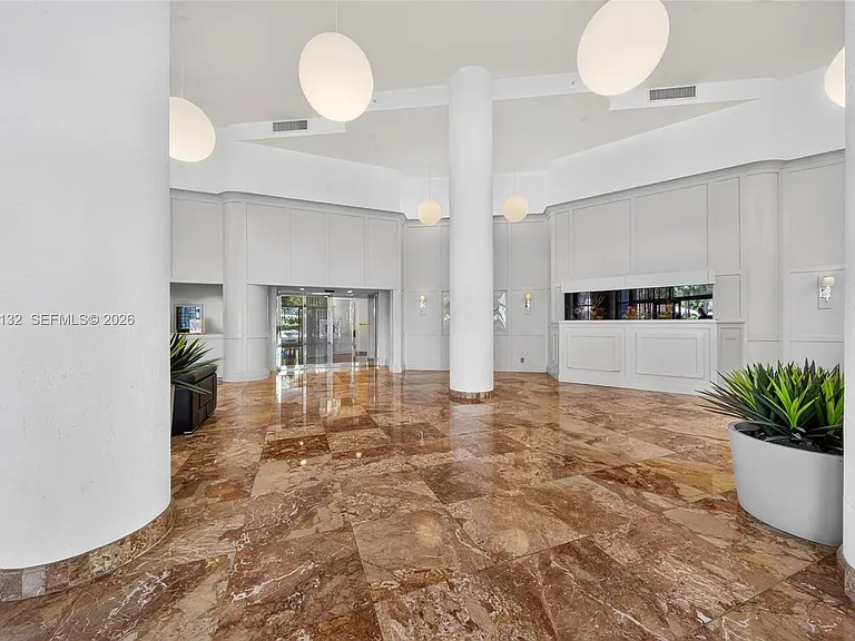 3600 Mystic Pointe Dr #310 — Photo 4