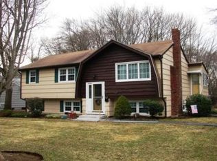 19 Peregrine Rd, Abington, MA 02351