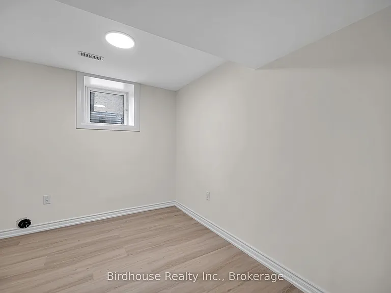 108 Lindsay St S #B — Photo 5