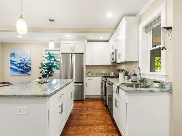 58-60 Thorndike St #1, Arlington, MA 02474