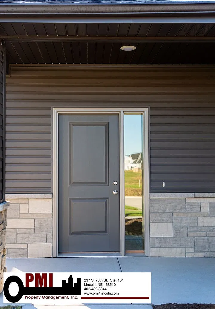 NEW! 3 Bedroom 3 Bathroom Town Home — Photo 4